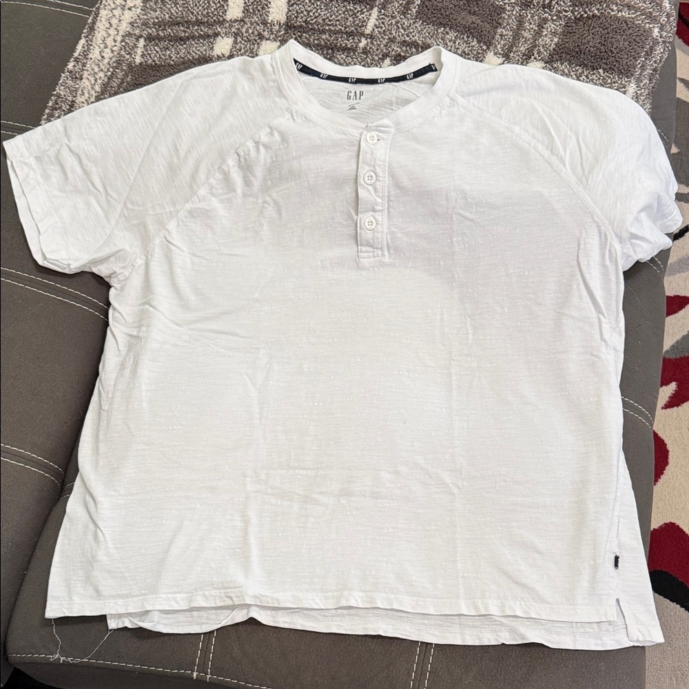 GAP Men's Short Sleeve White Henley Tee